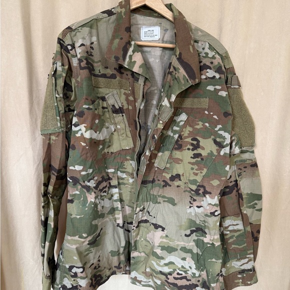 U.S. Military Other - Men's Camouflage Outdoor Performance Jacket